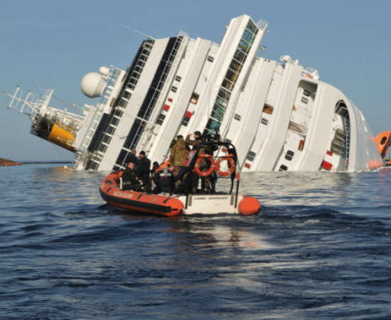 Em linhas gerais, os estudantes deste curso aprendem sobre os grandes naufrágios da história, suas causas e como trabalhar em pesquisa e recuperação de artefatos de acidentes. Entre as matérias estudadas, os graduandos conhecem áreas marítimas com maiores possibilidades de conter tesouros perdidos durante a era de ouro da pirataria. Foto: Getty Images Em linhas gerais, os estudantes deste curso aprendem sobre os grandes naufrágios da história, suas causas e como trabalhar em pesquisa e recuperação de artefatos de acidentes. Entre as matérias estudadas, os graduandos conhecem áreas marítimas com maiores possibilidades de conter tesouros perdidos durante a era de ouro da pirataria. Foto: Getty Images