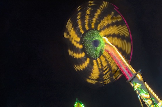 Entenda as forças que atuam nos movimentos circulares. Entenda as forças que atuam nos movimentos circulares.