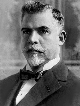 Durante seu governo, o paulista enfrentou o endividamento externo e interno do país e, em 1929, os efeitos da crise econômica mundial. Durante seu mandato ocorreu também a falência do Convênio de Taubaté e o fortalecimento da classe média e dos movimentos operários e tenentistas. Para sua sucessão, rompeu com a política do café com leite e indicou outro paulista, Júlio Prestes. Ele vence a eleição, mas a Revolução de 1930, liderada por Getúlio Vargas, impede que ele chegue ao poder. Durante seu governo, o paulista enfrentou o endividamento externo e interno do país e, em 1929, os efeitos da crise econômica mundial. Durante seu mandato ocorreu também a falência do Convênio de Taubaté e o fortalecimento da classe média e dos movimentos operários e tenentistas. Para sua sucessão, rompeu com a política do café com leite e indicou outro paulista, Júlio Prestes. Ele vence a eleição, mas a Revolução de 1930, liderada por Getúlio Vargas, impede que ele chegue ao poder.