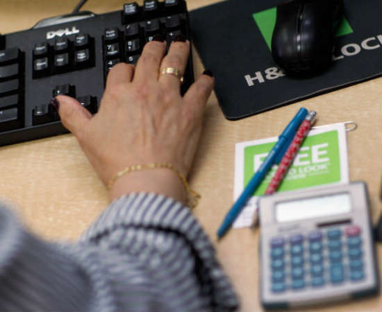 É importante lembrar que existem juros simples, que exigem uma taxa fixa a cada período, e compostos, em que a taxa varia por conta do montante, que também flutua ao longo do tempo.<br>Foto: Getty Images É importante lembrar que existem juros simples, que exigem uma taxa fixa a cada período, e compostos, em que a taxa varia por conta do montante, que também flutua ao longo do tempo.<br>Foto: Getty Images