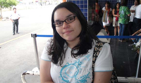 Marina Crachi, 21 anos, foi a primeira a sair da prova da Unesp