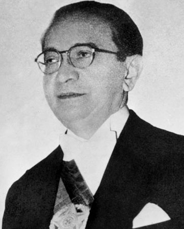 Com o suicídio de Vargas, em 1954, Café Filho assumiu a Presidência até novembro de 1955, quando foi afastado por motivos de saúde. Em seu lugar, assume o presidente da Câmara, Carlos Luz, que foi deposto por tentar impedir a posse do presidente eleito Juscelino Kubitschek. Com o suicídio de Vargas, em 1954, Café Filho assumiu a Presidência até novembro de 1955, quando foi afastado por motivos de saúde. Em seu lugar, assume o presidente da Câmara, Carlos Luz, que foi deposto por tentar impedir a posse do presidente eleito Juscelino Kubitschek.