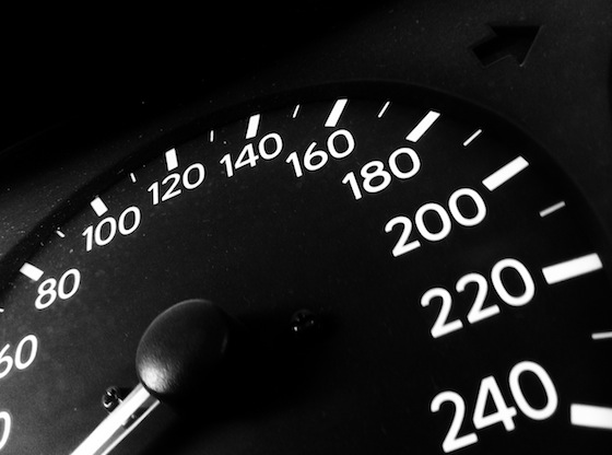 Estude as grandezas fundamentais da mecânica: tempo, espaço, velocidade e aceleração. Estude as grandezas fundamentais da mecânica: tempo, espaço, velocidade e aceleração.