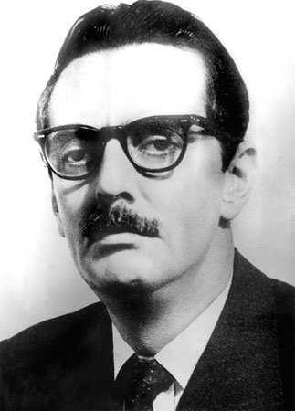 Com carisma e discurso populista, teve como símbolo de sua campanha uma vassoura, para varrer a corrupção, segundo suas palavras. Ao assumir, aplicou a austeridade na economia e congelou os salários. Manteve uma política externa independente daquela ditada pelos EUA, em defesa da soberania nacional, e se manteve neutro em relação à Revolução Cubana, o que provocou críticas vindas dos setores conservadores. Vieram denúncias de que ele apoiava o comunismo, o que causou sua renúncia em 1961. Sua esperança era a de que o povo e seus ministros militares pediriam sua volta, mas nada aconteceu. Com carisma e discurso populista, teve como símbolo de sua campanha uma vassoura, para varrer a corrupção, segundo suas palavras. Ao assumir, aplicou a austeridade na economia e congelou os salários. Manteve uma política externa independente daquela ditada pelos EUA, em defesa da soberania nacional, e se manteve neutro em relação à Revolução Cubana, o que provocou críticas vindas dos setores conservadores. Vieram denúncias de que ele apoiava o comunismo, o que causou sua renúncia em 1961. Sua esperança era a de que o povo e seus ministros militares pediriam sua volta, mas nada aconteceu.