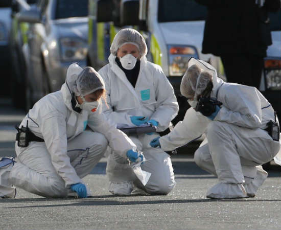 O médico especialista em medicina legal será responsável por dar suporte médico à investigação de atos criminosos. Em seu dia-a-dia, irá realizar autópsias, exames de DNA e de corpo de delito. Foto: Getty Images O médico especialista em medicina legal será responsável por dar suporte médico à investigação de atos criminosos. Em seu dia-a-dia, irá realizar autópsias, exames de DNA e de corpo de delito. Foto: Getty Images