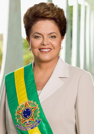 Primeira mulher a ocupar a Presidência na história do país, Dilma assumiu a chefia do Ministério de Minas e Energia durante o governo Lula e, posteriormente, a da Casa Civil. Tomou posse no dia 1º de janeiro de 2011.