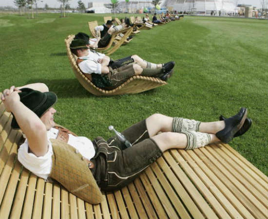 O paisagista trabalha com projetos em espaços abertos, combinando elementos como plantas, pedras, madeiras, calçamento e iluminação.<br>Foto: Getty Images O paisagista trabalha com projetos em espaços abertos, combinando elementos como plantas, pedras, madeiras, calçamento e iluminação.<br>Foto: Getty Images