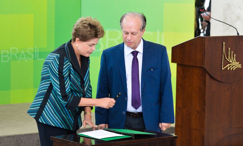 Renato Janine Ribeiro toma posse no cargo de ministro da Educação