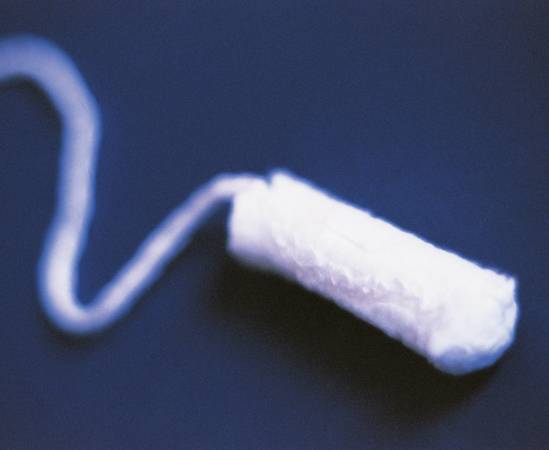 Em 1917, os Estados Unidos adotaram bandagens feitas de celu-algodão para tratar dos feridos. Elas eram cinco vezes mais absorventes que o algodão puro. Não demorou para que as enfermeiras descobrissem outro uso para a novidade. (Foto: Getty Images)