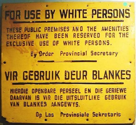 Com os nacionalistas no poder, a segregação tomou proporções ainda maiores. Foi criada a palavra apartheid, que significa separação em africâner, para designar o conjunto de políticas racistas que vigoraram no país nesse período. (Foto: Wikimedia Commons)