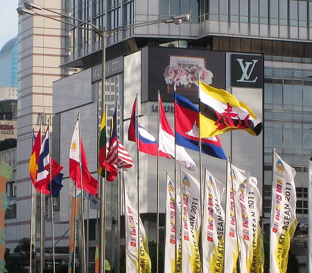 Os países do Sudeste Asiático também têm o seu bloco econômico. É a ASEAN, que engloba 12 nações. Dentre os membros, destacam-se Indonésia, Tailândia, Malásia e Cingapura. Ao todo o bloco tem cerca de 600 milhões de habitantes. (Foto: Wikimedia Commons)