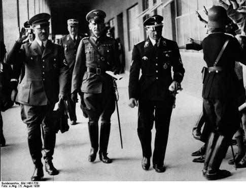 Em 20 de junho de 1944, Claus von Stauffenberg, um veterano do exército alemão que desprezava as ideias nazistas, armou um atentado para matar Adolf Hitler. No entanto, por falta de voluntários, ele mesmo, cego de um olho, sem a mão direita e com apenas três dedos na esquerda, teve que armar as bombas. (Foto: Creative Commons)