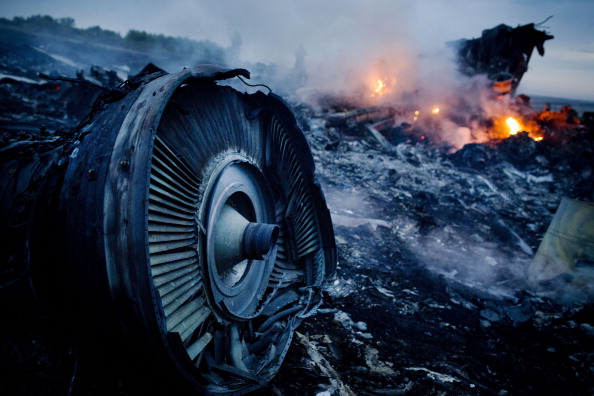 O MH17 voava de Amsterdam em direção a Kuala Lumpur (Malásia) quando caiu na fronteira da Ucrânia com a Rússia, um território dominado por separatistas pró-russos. O avião levava 298 pessoas, todas mortas no desastre. (Foto: Getty Images)