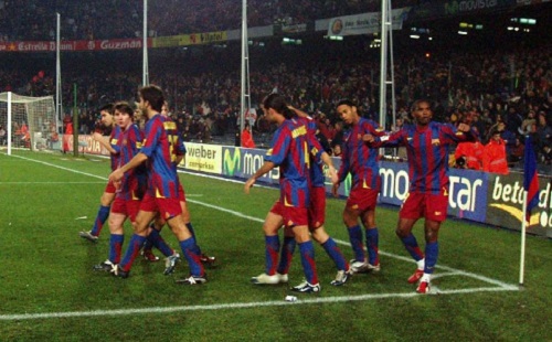 Atletas profissionais precisam estar atentos às orientações do nutricionista, outro trabalhador que virou figura importante no mundo do futebol. (Foto: Creative Commons) Atletas profissionais precisam estar atentos às orientações do nutricionista, outro trabalhador que virou figura importante no mundo do futebol. (Foto: Creative Commons)