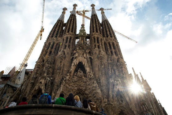 A instituição espanhola oferece bolsas para cursos rápidos e de pós-graduação (especialização, mestrado e doutorado). Há sempre processos abertos, então é bom dar uma olhadinha semanal no site. (Imagem: Getty Images)