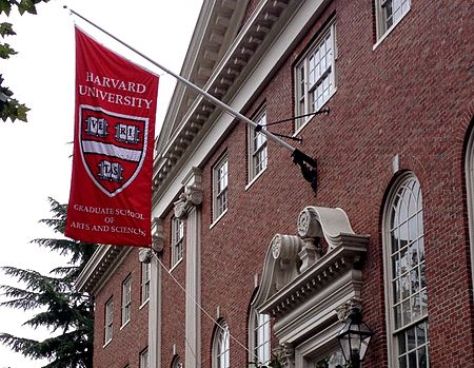 O programa Lemman Fellowship concede bolsas de pós-graduação em universidades, como Yale, Stanford, Harvard, MIT, Columbia e Oxford. Os alunos são selecionados pelas instituições, desta forma, é preciso ser aprovado no processo seletivo regular. (Imagem: Wiki Commons)