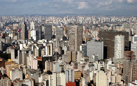 Os países desenvolvido esperavam que os em desenvolvimento assinassem o acordo, mas estes consideram que cumprir as metas de redução de emissões vai desacelerar suas economias. Os BRIC, grupo formado por Brasil, Rússia, Índia e China, argumentam também que os principais emissores de CO2 são os países industrializados. Os países desenvolvido esperavam que os em desenvolvimento assinassem o acordo, mas estes consideram que cumprir as metas de redução de emissões vai desacelerar suas economias. Os BRIC, grupo formado por Brasil, Rússia, Índia e China, argumentam também que os principais emissores de CO2 são os países industrializados.