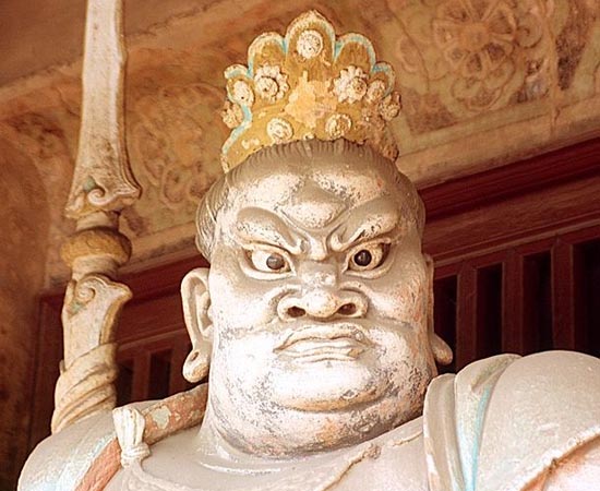 CHINA - Estude sobre o primeiro imperador, a hierarquia divina e a última dinastia.