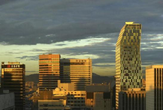 A capital da Coréia do Sul subiu quatro posições no ranking de melhores cidades para estudar. Este desempenho surpreendente se deve à presença de boas universidades: 14 instituições da cidade estão na lista das melhores instituições do mundo. (Imagem: Getty Images) A capital da Coréia do Sul subiu quatro posições no ranking de melhores cidades para estudar. Este desempenho surpreendente se deve à presença de boas universidades: 14 instituições da cidade estão na lista das melhores instituições do mundo. (Imagem: Getty Images)