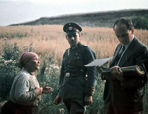 Depois dos judeus e dos poloneses, talvez nenhum outro povo tenha sofrido tanto com Hitler como os ciganos. O número de mortos varia entre 200 mil e 1,5 milhão, segundo historiadores. (Foto: Wikimedia Commons) Depois dos judeus e dos poloneses, talvez nenhum outro povo tenha sofrido tanto com Hitler como os ciganos. O número de mortos varia entre 200 mil e 1,5 milhão, segundo historiadores. (Foto: Wikimedia Commons)