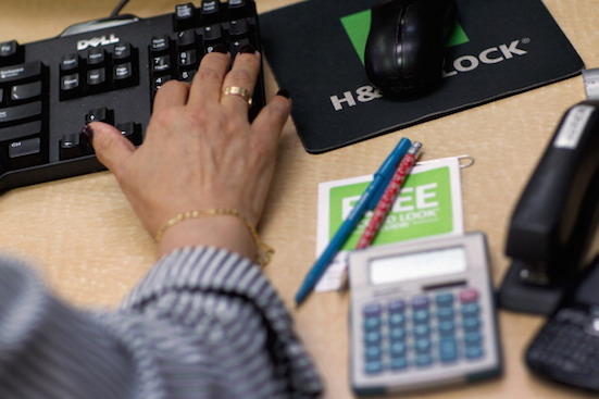 Assim como diversas outras carreiras nessa lista, o Inspetor tributário e o coletor de impostos exercem atividades que podem ser substituídas pelo uso da tecnologia. (Foto: Getty Images)