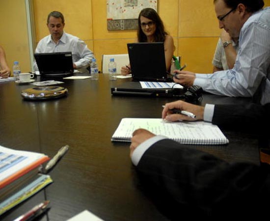 ADMINISTRAÇÃO - É o gerenciamento dos recursos humanos, materiais e financeiros de uma organização. o administrador é o profissional responsável pelo planejamento das estratégias e pelo gerenciamento do dia a dia de uma empresa. ADMINISTRAÇÃO - É o gerenciamento dos recursos humanos, materiais e financeiros de uma organização. o administrador é o profissional responsável pelo planejamento das estratégias e pelo gerenciamento do dia a dia de uma empresa.