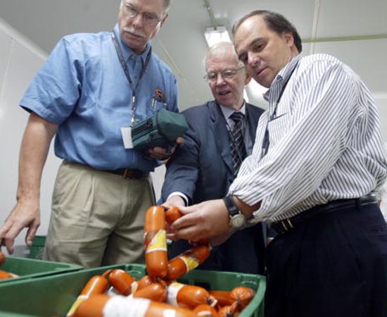 AGRONEGÓCIOS E AGROPECUÁRIA - É o conjunto de conhecimentos usados para planejar e gerenciar as atividades de uma propriedade rural, desde o cultivo até a administração dos negócios.