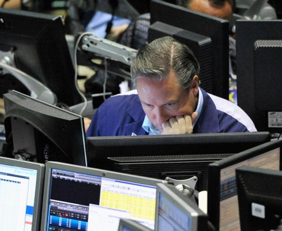 CIÊNCIAS ECONÔMICAS - É o estudo da produção e da distribuição de bens e serviços entre os indivíduos e as sociedades. CIÊNCIAS ECONÔMICAS - É o estudo da produção e da distribuição de bens e serviços entre os indivíduos e as sociedades.