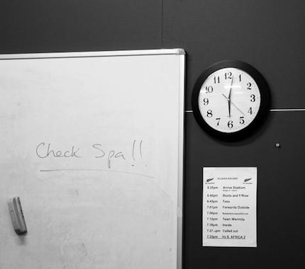 Nada de virar a madrugada estudando. Se você faz cursinho de manhã, estude até por volta das 19 horas e depois aproveite para ler jornais ou revistas e relaxar. (Foto: Getty Images) Nada de virar a madrugada estudando. Se você faz cursinho de manhã, estude até por volta das 19 horas e depois aproveite para ler jornais ou revistas e relaxar. (Foto: Getty Images)
