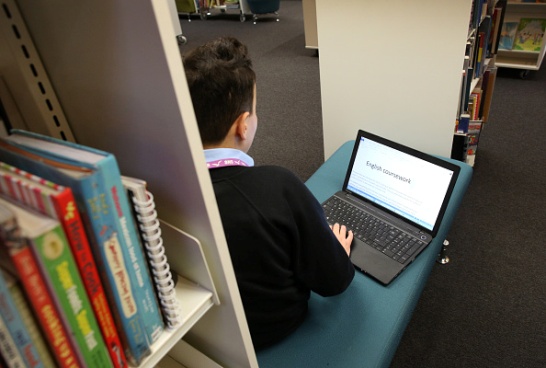 Depois de se entender, procure saber mais sobre as profissões que te interessam. Dê uma lida no Guia do Estudante para saber, por exemplo, o que o dentista faz, como é o curso e o mercado de trabalho. Para ficar mais fácil, anote - é mais fácil para organizar os pensamentos. (Imagem: Getty Images) Depois de se entender, procure saber mais sobre as profissões que te interessam. Dê uma lida no Guia do Estudante para saber, por exemplo, o que o dentista faz, como é o curso e o mercado de trabalho. Para ficar mais fácil, anote - é mais fácil para organizar os pensamentos. (Imagem: Getty Images)