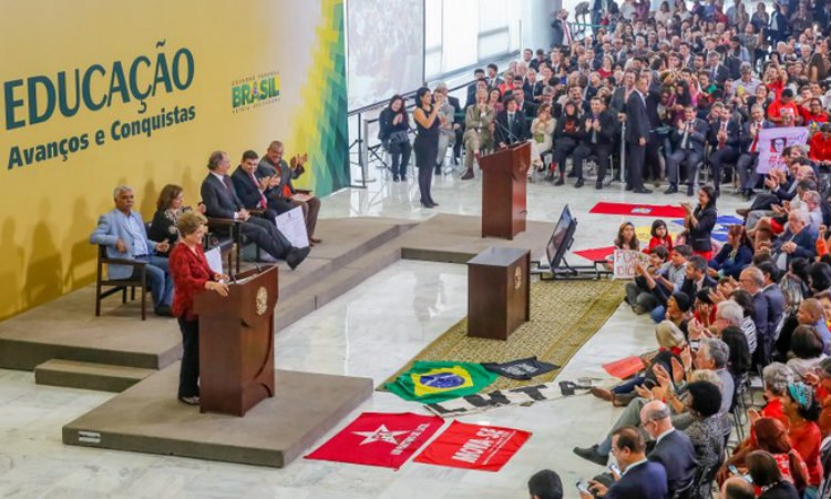 Dilma anuncia proposta de criação de cinco universidades federais