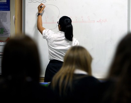 PUC-Minas recebe inscrições para pós-graduação na área de Educação