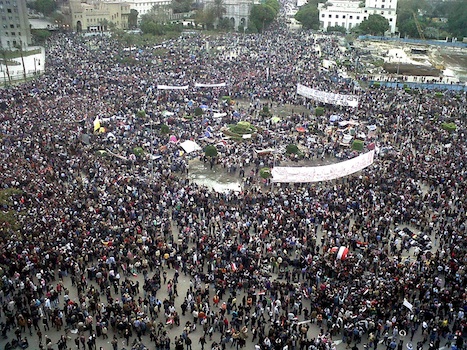 Já Hosni Mubarak governou o Egito por ainda mais tempo: 30 anos, de 1981 até 2011, quando renunciou após vários dias de protestos violentos, durante a chamada Primavera Árabe. Já Hosni Mubarak governou o Egito por ainda mais tempo: 30 anos, de 1981 até 2011, quando renunciou após vários dias de protestos violentos, durante a chamada Primavera Árabe.