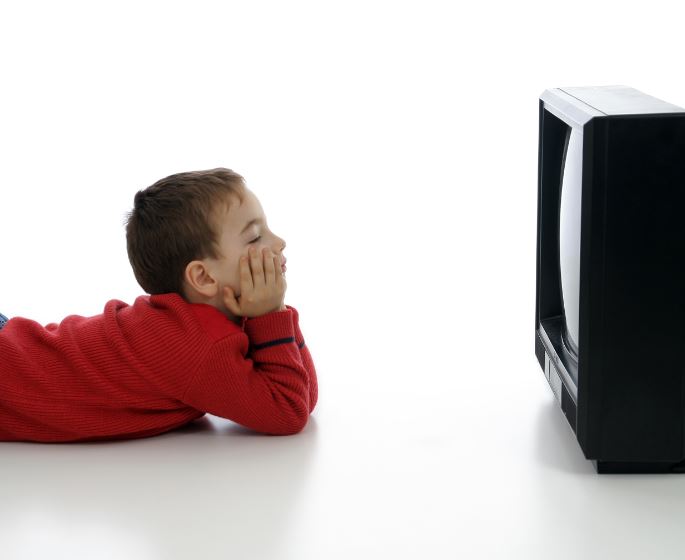 Já a prova de redação do Enem de 2014 teve como tema "Publicidade infantil em questão no Brasil". A escolha <a href="https://guiadoestudante.abril.com.br/enem/tema-de-redacao-sobre-publicidade-infantil-no-enem-surpreende-os-estudantes/" target="_blank" rel="noopener">causou surpresa</a> em alguns estudantes que conversaram com a gente na saída da prova. O Guia publicou algumas análises de redações enviadas por leitores. Uma delas pode ser conferida <a href="https://guiadoestudante.abril.com.br/blog/redacao-para-o-enem-e-vestibular/analise-de-redacao-publicidade-infantil-enem-2014/" target="_blank" rel="noopener">aqui</a>. Professores também <a href="https://guiadoestudante.abril.com.br/enem/enem-2014-correcao-redacao-publicidade-infantil-em-questao-no-brasil/" target="_blank" rel="noopener">comentaram a prova</a>. Já a prova de redação do Enem de 2014 teve como tema "Publicidade infantil em questão no Brasil". A escolha <a href="https://guiadoestudante.abril.com.br/enem/tema-de-redacao-sobre-publicidade-infantil-no-enem-surpreende-os-estudantes/" target="_blank" rel="noopener">causou surpresa</a> em alguns estudantes que conversaram com a gente na saída da prova. O Guia publicou algumas análises de redações enviadas por leitores. Uma delas pode ser conferida <a href="https://guiadoestudante.abril.com.br/blog/redacao-para-o-enem-e-vestibular/analise-de-redacao-publicidade-infantil-enem-2014/" target="_blank" rel="noopener">aqui</a>. Professores também <a href="https://guiadoestudante.abril.com.br/enem/enem-2014-correcao-redacao-publicidade-infantil-em-questao-no-brasil/" target="_blank" rel="noopener">comentaram a prova</a>.