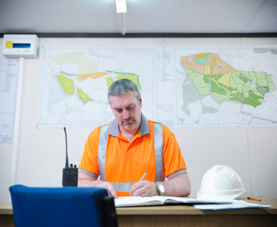 ENGENHARIA DE AGRIMENSURA E CARTOGRÁFICA - É o ramo da engenharia que capta e analisa dados geográficos para a elaboração de mapas. ENGENHARIA DE AGRIMENSURA E CARTOGRÁFICA - É o ramo da engenharia que capta e analisa dados geográficos para a elaboração de mapas.
