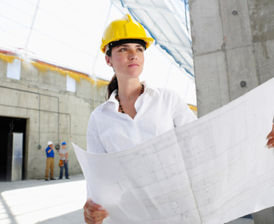 Engenharia Civil - Além de projetar, gerenciar e executar obras como casas, edifícios, pontes, viadutos, estradas,barragens, canais e portos, o engenheiro civil tem como atribuição a análise das características do solo, o estudo da insolação e da ventilação do local e a definição dos tipos de fundação.