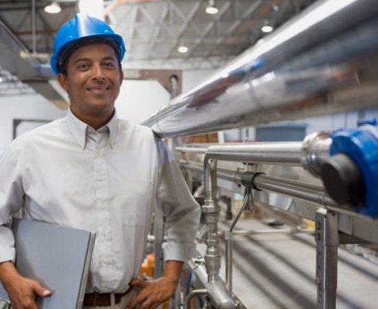 Engenharia Industrial - É a área que cuida dos recursos necessários à produção industrial. Esse profissional é o típico engenheiro de chão de fábrica, que acompanha de perto a implantação e a manutenção da infra-estrutura industrial, como redes de água e de gás, pontes e esteiras rolantes