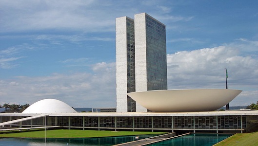 Entenda o funcionamento do Estado Brasileiro, a divisão de poderes, as funções e responsabilidades do Executivo, Legislativo e Judiciário, assim como das esferas municipais, estaduais e federais.