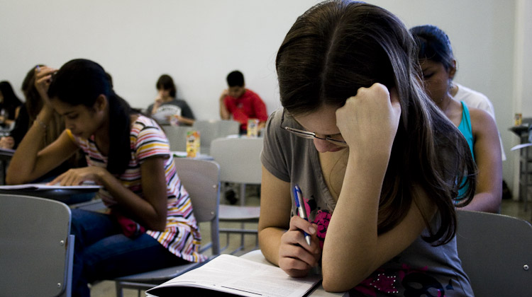 UPE divulga gabaritos dos três dias do vestibular 2013