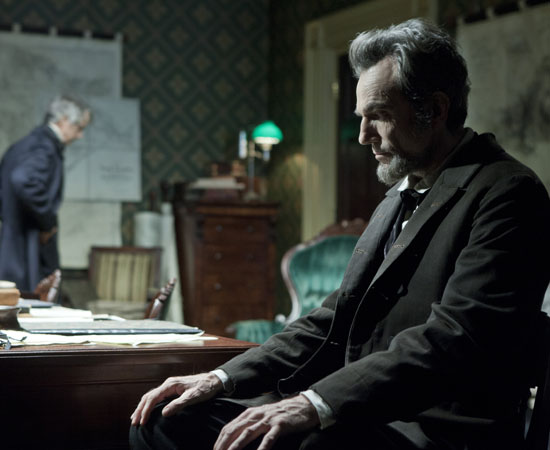 Essas diferenças têm origem no período colonial, quando a área que hoje constitui os Estados Unidos era colónia de três países: Espanha, França e Reino Unido. No sul, de clima quente e solo fértil, desenvolveram-se grandes plantações usando mão-de-obra escrava sob o sistema de plantation. Essas diferenças têm origem no período colonial, quando a área que hoje constitui os Estados Unidos era colónia de três países: Espanha, França e Reino Unido. No sul, de clima quente e solo fértil, desenvolveram-se grandes plantações usando mão-de-obra escrava sob o sistema de plantation.