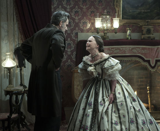 Já o clima frio e o solo rochoso do Norte forçaram os colonos a desenvolverem o comércio e a manufatura. Já o clima frio e o solo rochoso do Norte forçaram os colonos a desenvolverem o comércio e a manufatura.