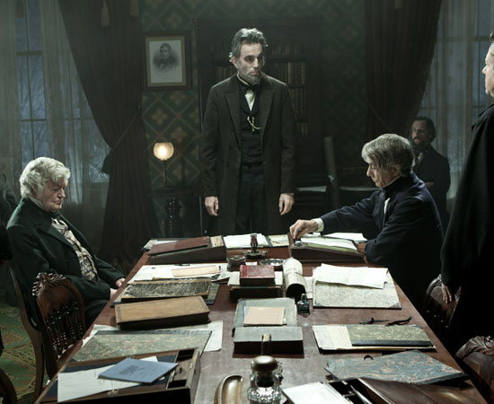 O filme é bom para entender melhor essa guerra e ter uma ideia dos seus estragos - o conflito envolveu 3 milhões de pessoas (cerca de 10% da população dos EUA na época) e matou mais de 600 mil. O filme é bom para entender melhor essa guerra e ter uma ideia dos seus estragos - o conflito envolveu 3 milhões de pessoas (cerca de 10% da população dos EUA na época) e matou mais de 600 mil.