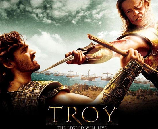 Tróia (2004) - Em1193 a.C., Menelau, rei de Esparta e irmão de Agamenon, organiza um banquete amigável e convida o seu inimigo, o príncipe Heitor, de Tróia. Helena, rainha de Esparta e a mulher mais bonita do mundo, apaixona-se por Paris, o impulsivo irmão de Heitor. Páris rouba Helena de seu marido, o rei Menelau, e a leva para Tróia, uma cidade cercada de muralhas. Em defesa da honra da família, Agamenon convoca todas as tribos da Grécia para trazer Helena de volta. Na verdade, ele também aproveita a situação para garantir a sua supremacia sobre o Império, já que Tróia é uma fortaleza que jamais foi invadida. Aquiles, rebelde e aparentemente invencível, junta-se a Agamenon para atacar Tróia. Tróia (2004) - Em1193 a.C., Menelau, rei de Esparta e irmão de Agamenon, organiza um banquete amigável e convida o seu inimigo, o príncipe Heitor, de Tróia. Helena, rainha de Esparta e a mulher mais bonita do mundo, apaixona-se por Paris, o impulsivo irmão de Heitor. Páris rouba Helena de seu marido, o rei Menelau, e a leva para Tróia, uma cidade cercada de muralhas. Em defesa da honra da família, Agamenon convoca todas as tribos da Grécia para trazer Helena de volta. Na verdade, ele também aproveita a situação para garantir a sua supremacia sobre o Império, já que Tróia é uma fortaleza que jamais foi invadida. Aquiles, rebelde e aparentemente invencível, junta-se a Agamenon para atacar Tróia.