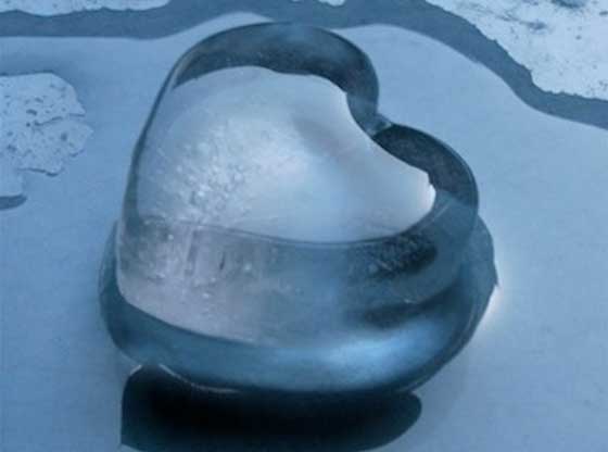 Estude as mudanças de estado físico e o calor latente de transformação. Estude as mudanças de estado físico e o calor latente de transformação.