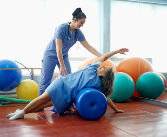 7. Fisioterapeuta – É o profissional que domina as técnicas usadas no tratamento e na prevenção de doenças e lesões.