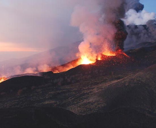 FORÇAS INTERNAS - Estude sobre tectonismo, vulcanismo e abalos sísmicos.