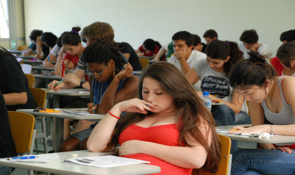 Duas universidades do Paraná divulgam gabaritos do vestibular