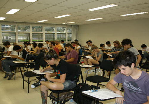 Fuvest divulga quarta chamada do vestibular 2013 para USP e Santa Casa