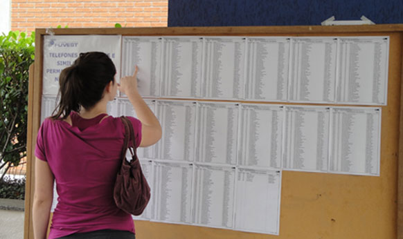 Fuvest recebe pedidos de isenção de taxa para vestibular 2014 a partir desta segunda-feira (10)