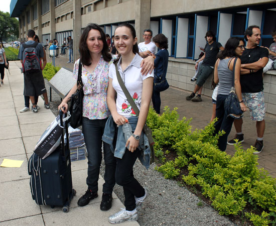 Candidatos de outros estados viajam a São Paulo apenas para fazer a Fuvest 2013